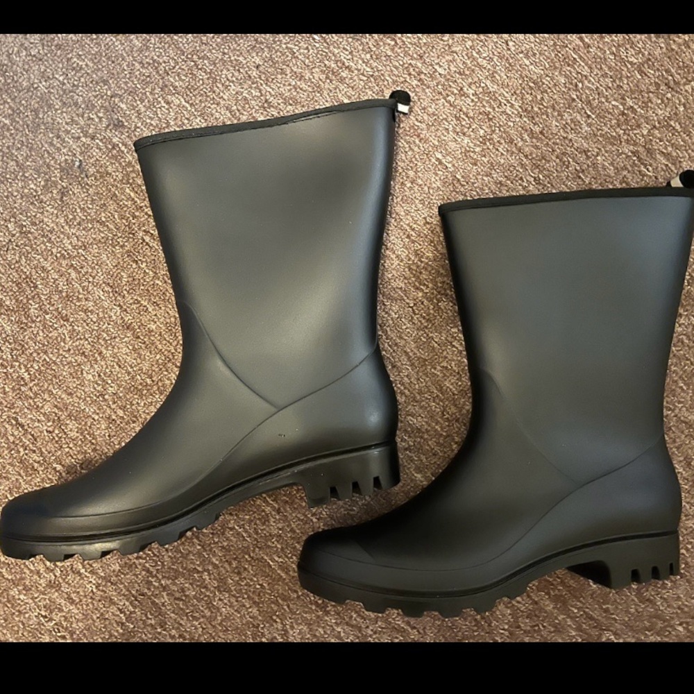 Black Rubber Rain Boots (wide calf)